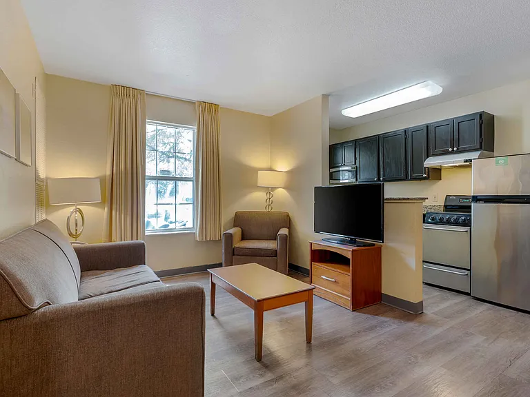 2 Bedroom Suite - 2 Queen Beds