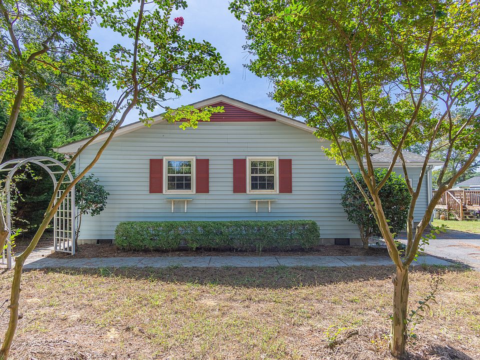 708 Shore Drive, Hartfield, 