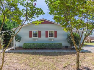 708 Shore Dr, Hartfield, VA 23071