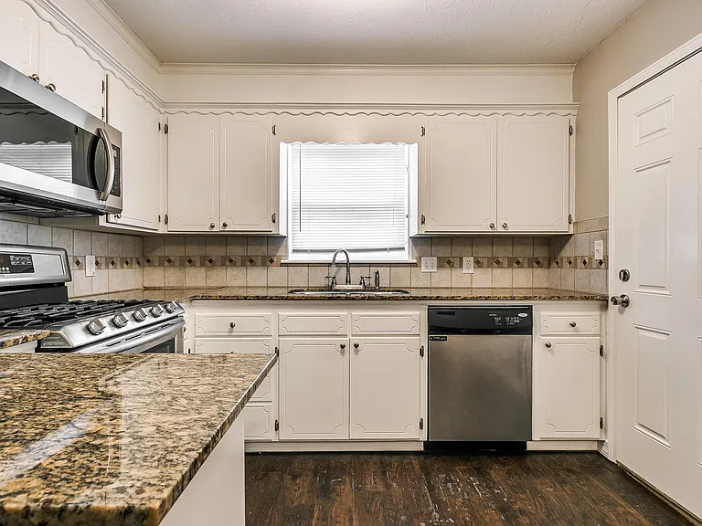 316 Rosewood Dr — Photo 9