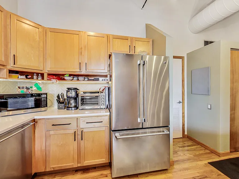 312 N May St #4K — Photo 4