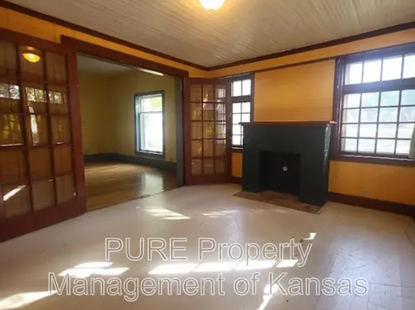 707 Liberty St, Oskaloosa, KS 66066