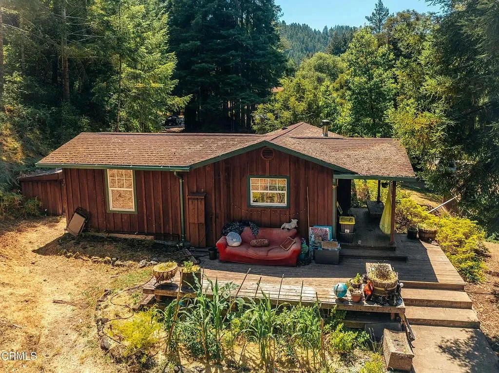 Charming 2.5-Bed Home in Comptche with Great Space — Photo 3