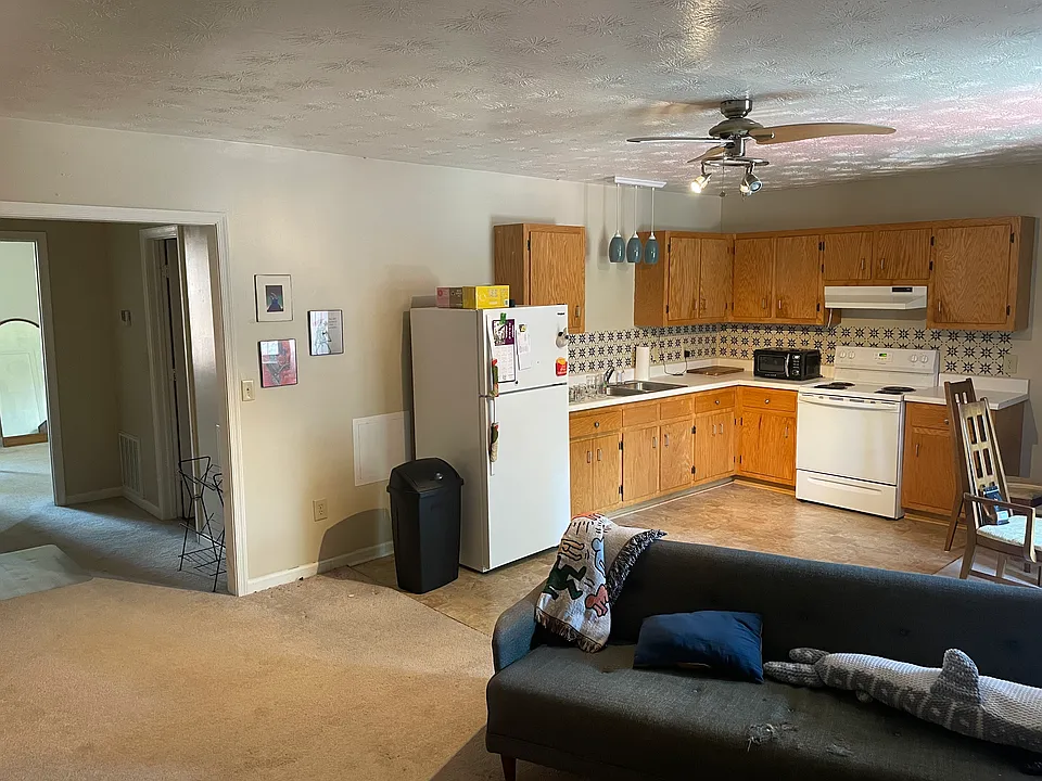 120 S Lewis St #3