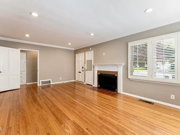 2254 Queensberry Rd — Photo 5