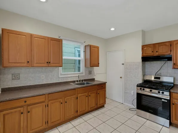 496 21st St #2, Irvington, NJ 07111