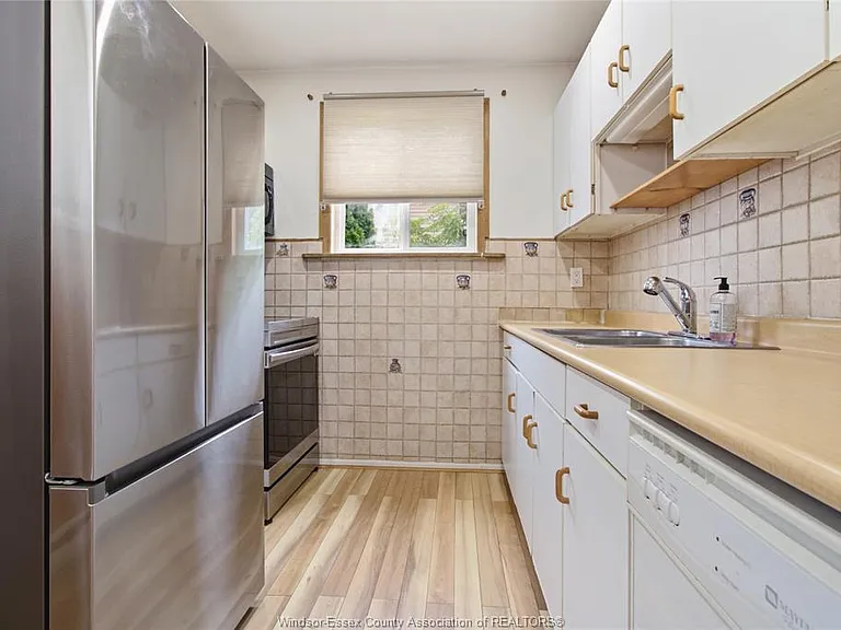 1229 Arncliffe Place — Photo 8