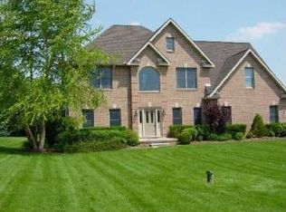 9429 Cambridge Dr, Saline, MI