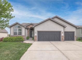 19411 Newcastle St, Spring Hill, KS 66083