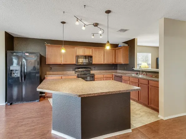 405 Spurlock Dr, Krum, TX 76249