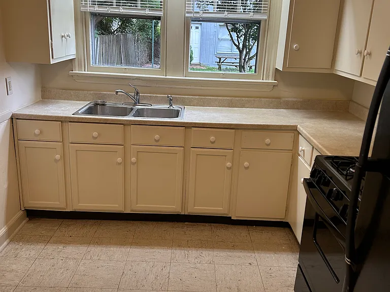 6 E Green St #1/2 — Photo 10