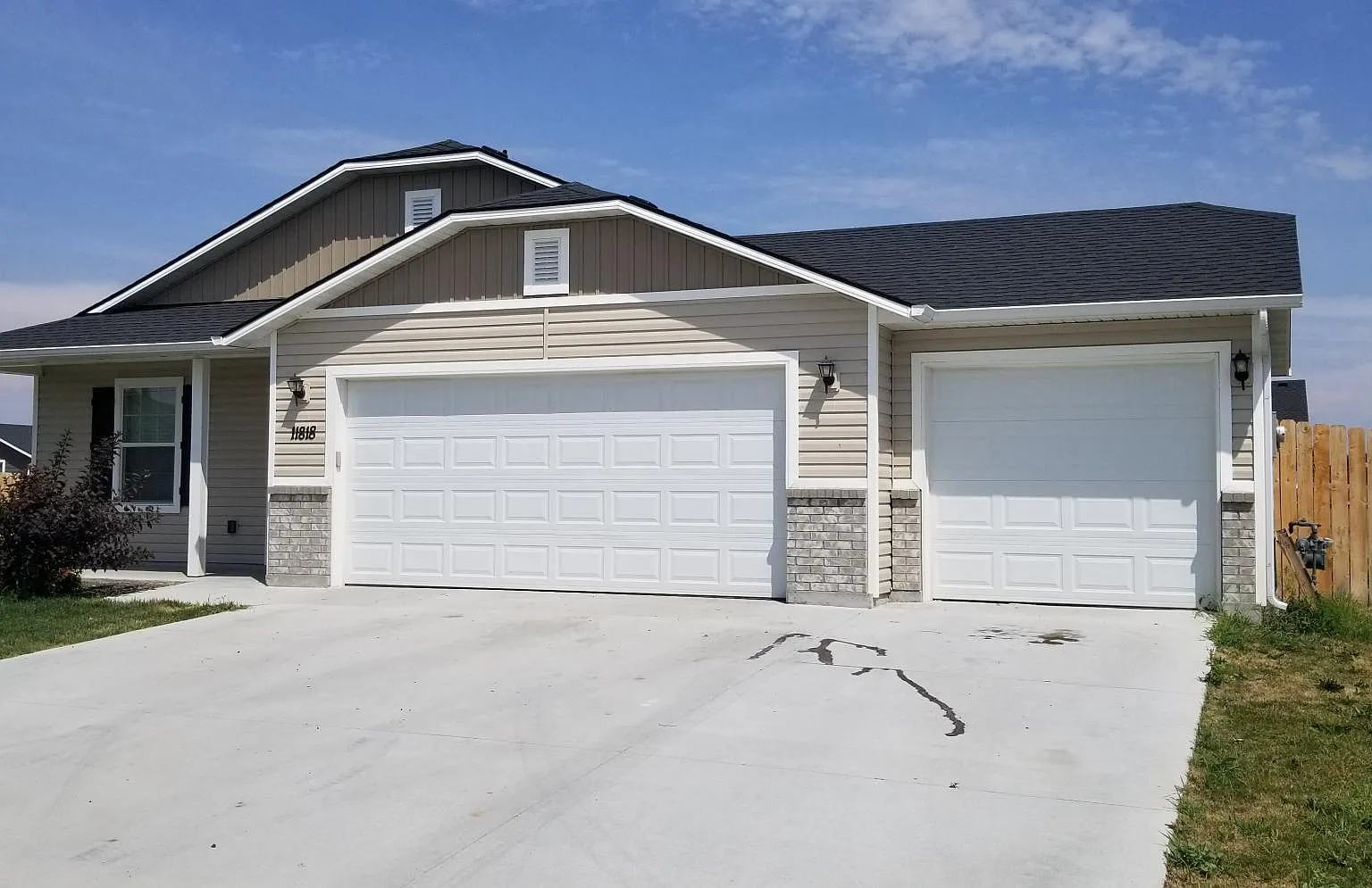 3 bed, 1699 sqft, $1,975 — Photo 1