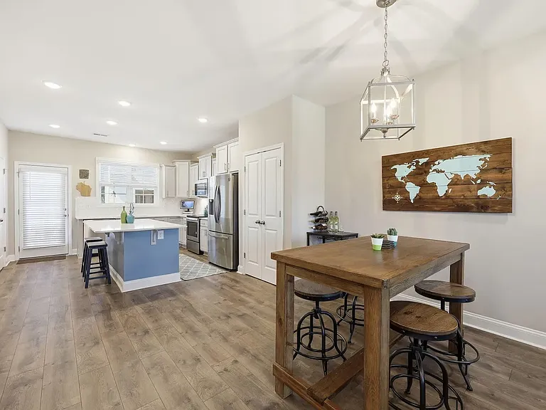 976 Gateway Commons Cir — Photo 46
