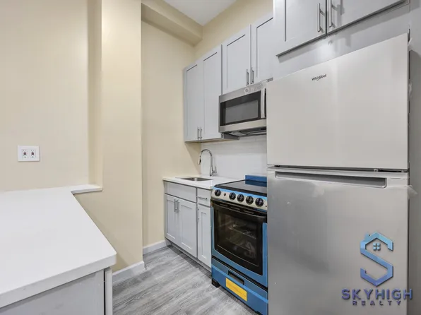 39 Graham Avenue image 3 of 12