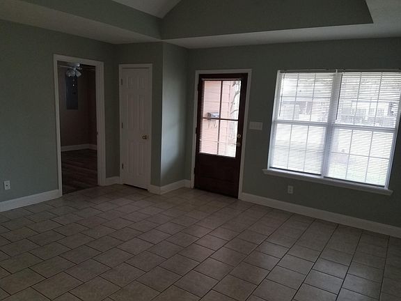 5th image of 302 Kimball St