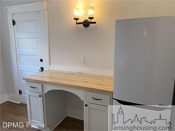 3rd image of 320 E Hillsdale St #1