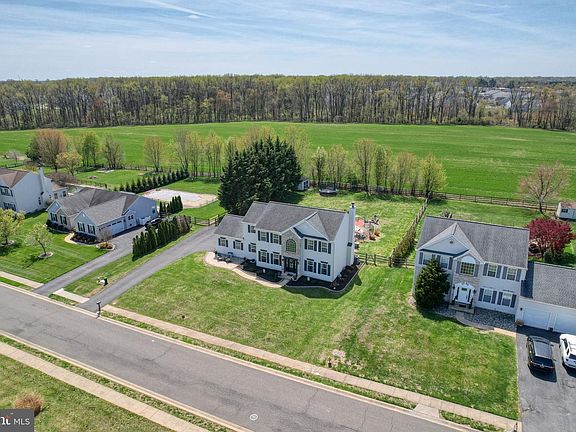 2nd image of 207 Olivine Cir