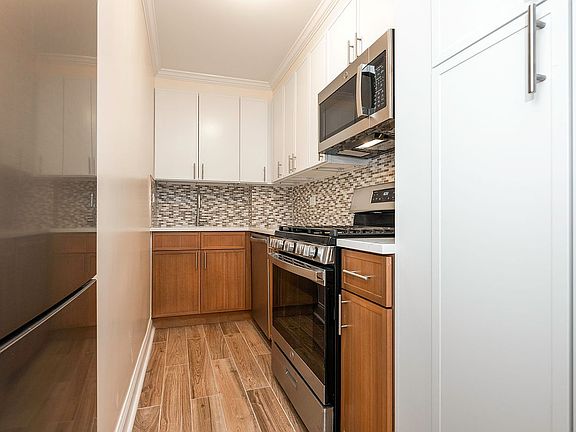 3rd image of 401 E 74th St APT 18G