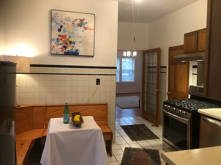 Stainless eat-in-kitchen