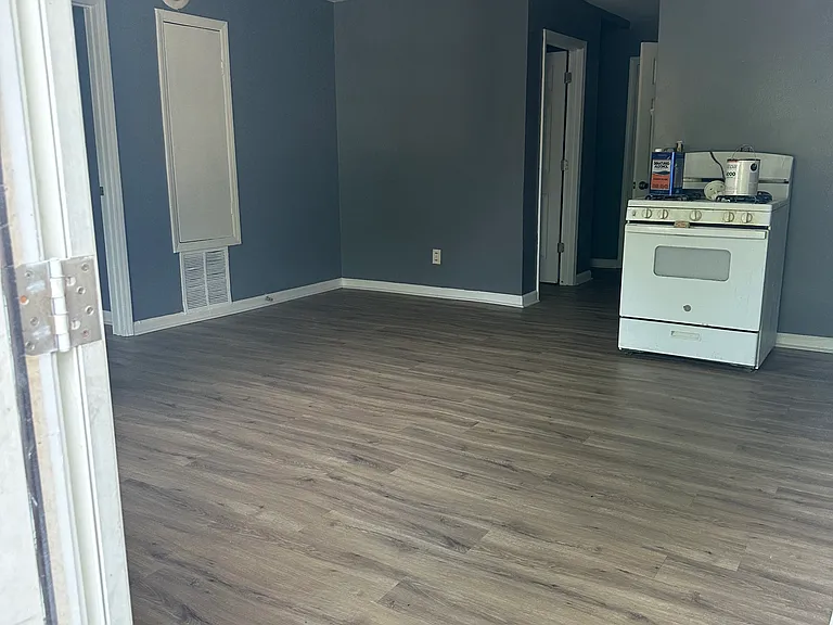 707 N Scruggs St #B — Photo 5
