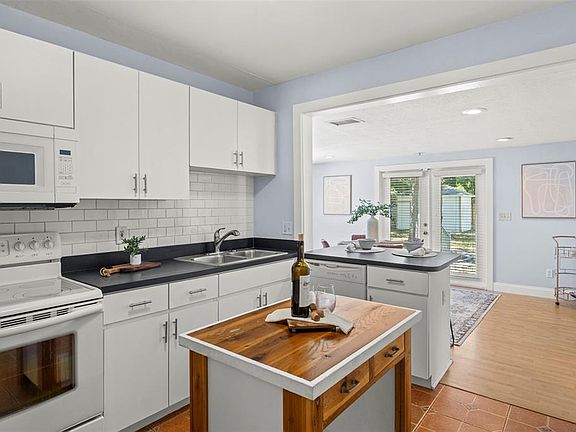 3rd image of 3313 Price Ave