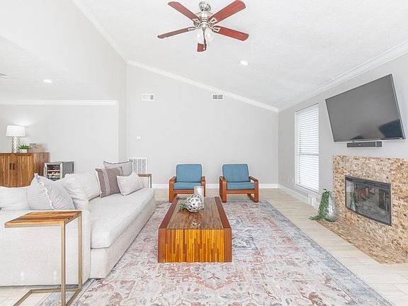5th image of 703 Palm Grove Cir