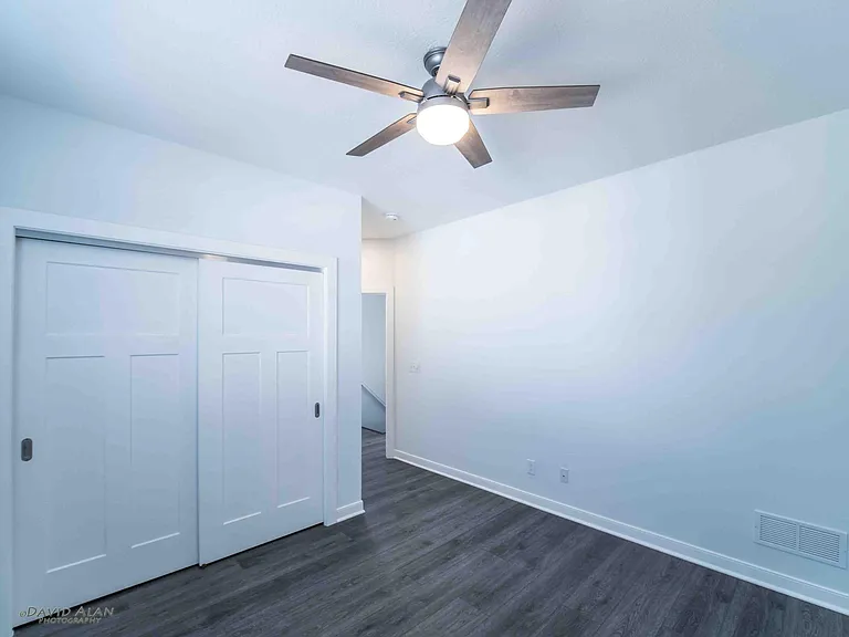 2061 W 34th Pl — Photo 15
