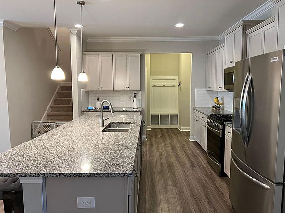 4th image of 6127 Artigas Dr