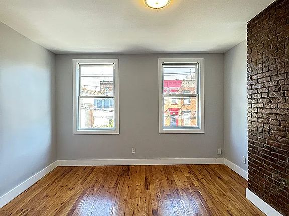 4th image of 17 Jewett Ave #2L