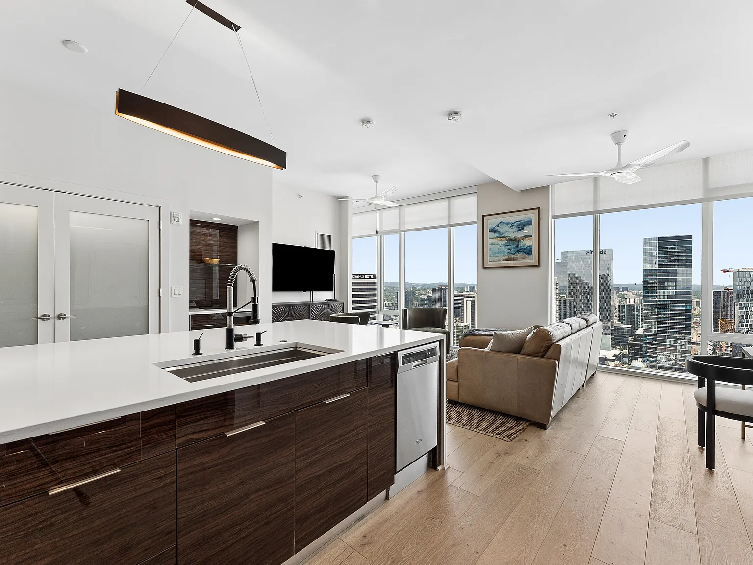 2 bed, 1085 sqft, $5,500 — Photo 2