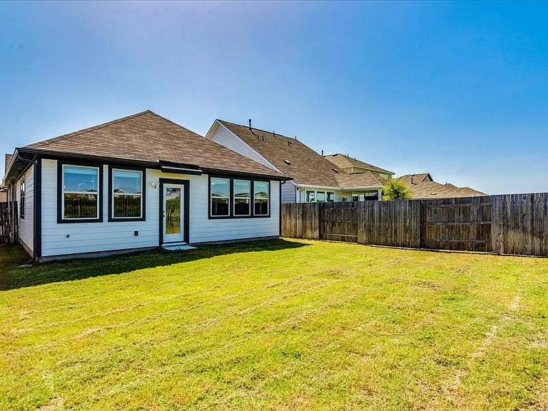 802 Papaya Dr — Photo 23