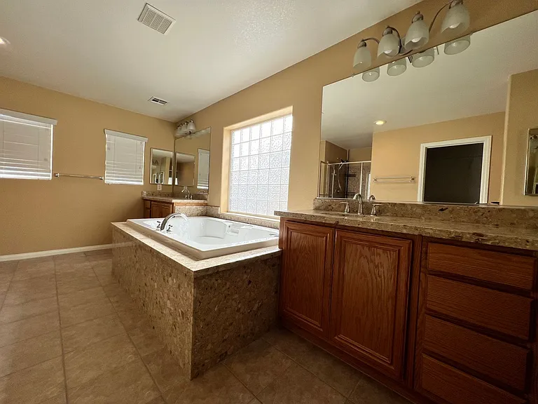 742 Canary Wharf Dr — Photo 37