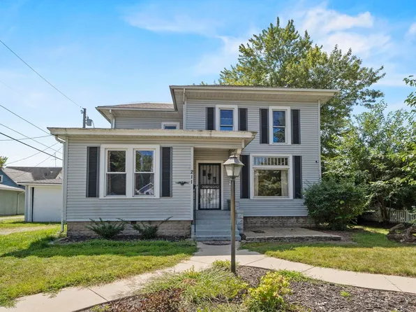 211 W 5th St, Auburn, IN 46706