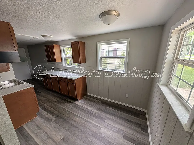 629 Vermont Dr — Photo 5