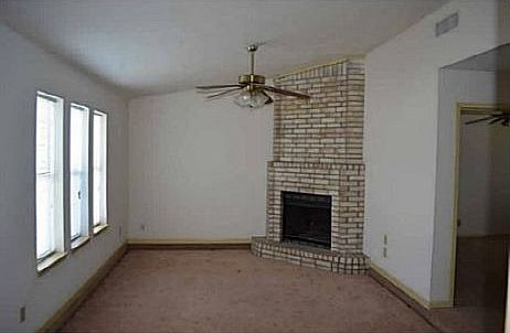5th image of 2304 Yosemite Dr