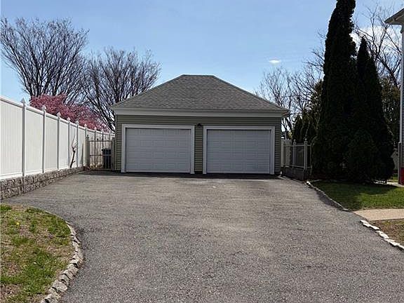 3rd image of 24 Fairfield Ave