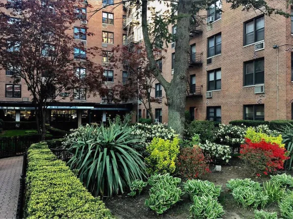 1213 Avenue Z image 1 of 2