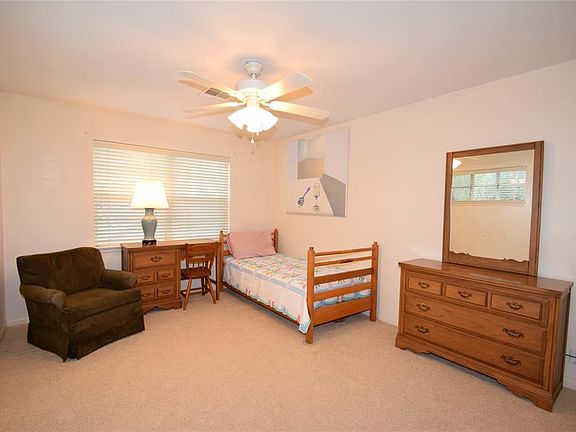 4th image of 611 Hallie Dr