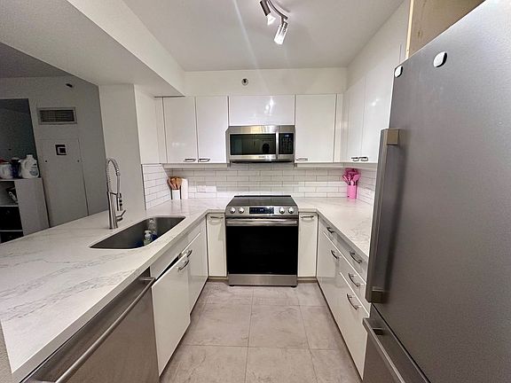 3rd image of 415 South St APT 302