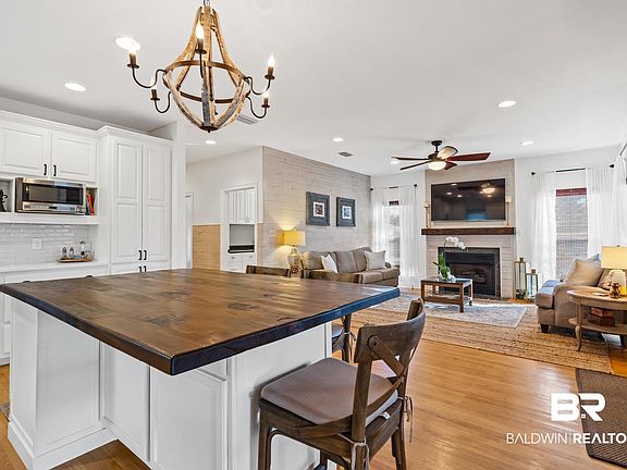 5th image of 9367 Bayside Dr