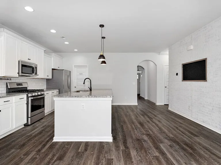 171 Kingswood Dr — Photo 6