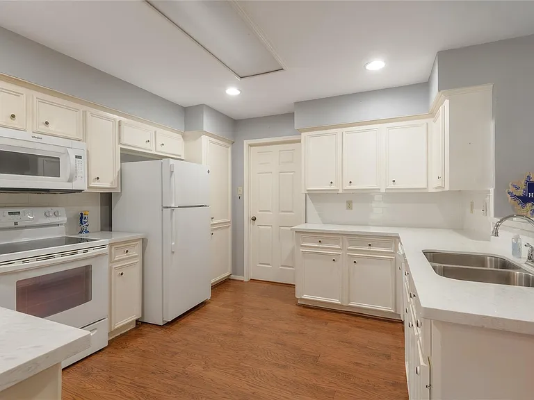 2232 Azalea Cir — Photo 4