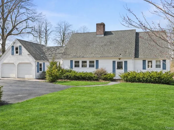 250 Secatogue Lane, West Islip, NY 11795