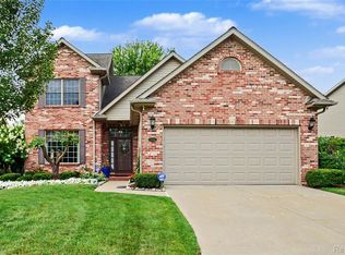13048 Harbor Landings Dr, Fenton, MI 48430