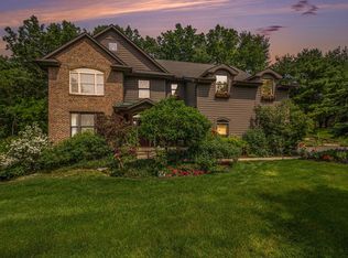 9998 Rolling Greens Dr, Pinckney, MI 48169