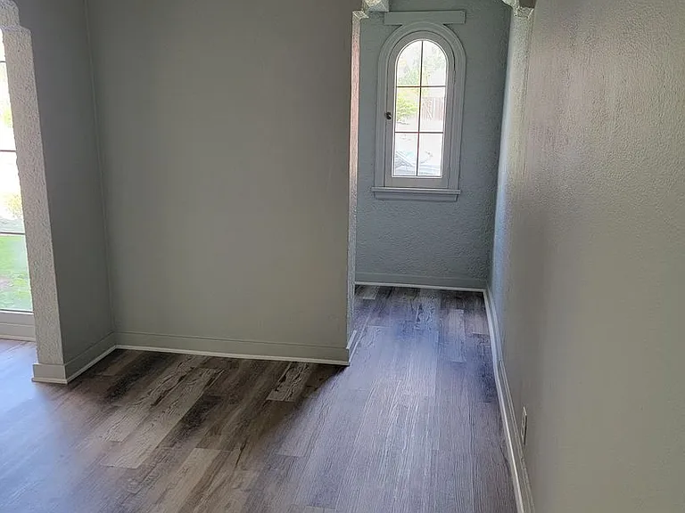 209 N Madison St — Photo 11