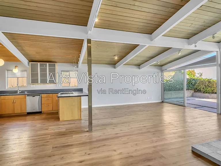 2569 Loring St — Photo 7