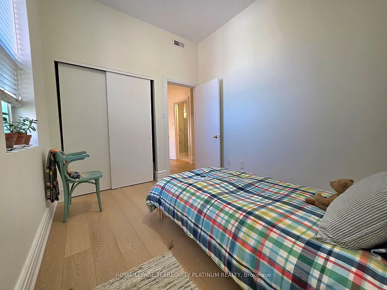 11 Beaconsfield Ave — Photo 16