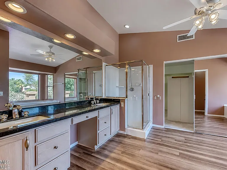 15811 N 9th Ave — Photo 10