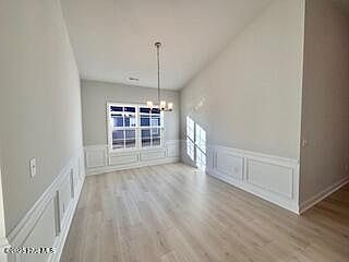 5th image of 118 Firethorn Circle
